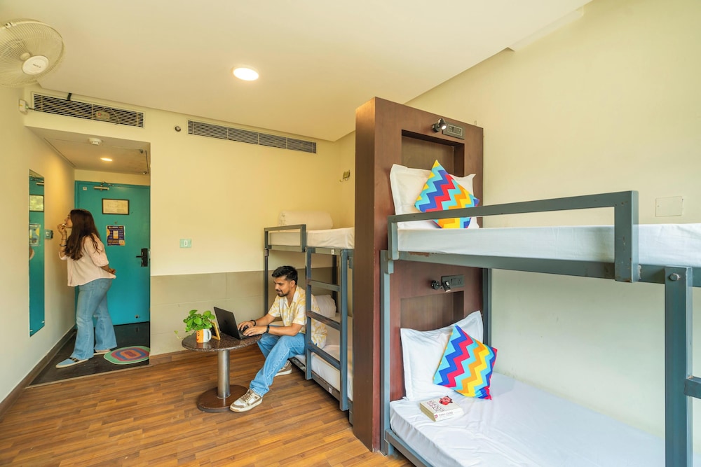 Stops Hostels- New Delhi 5/47