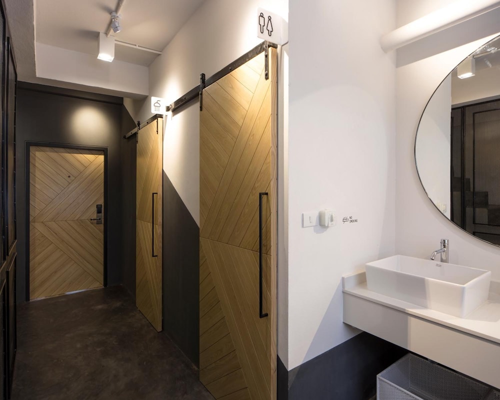 Bed One Block Hostel 13/61