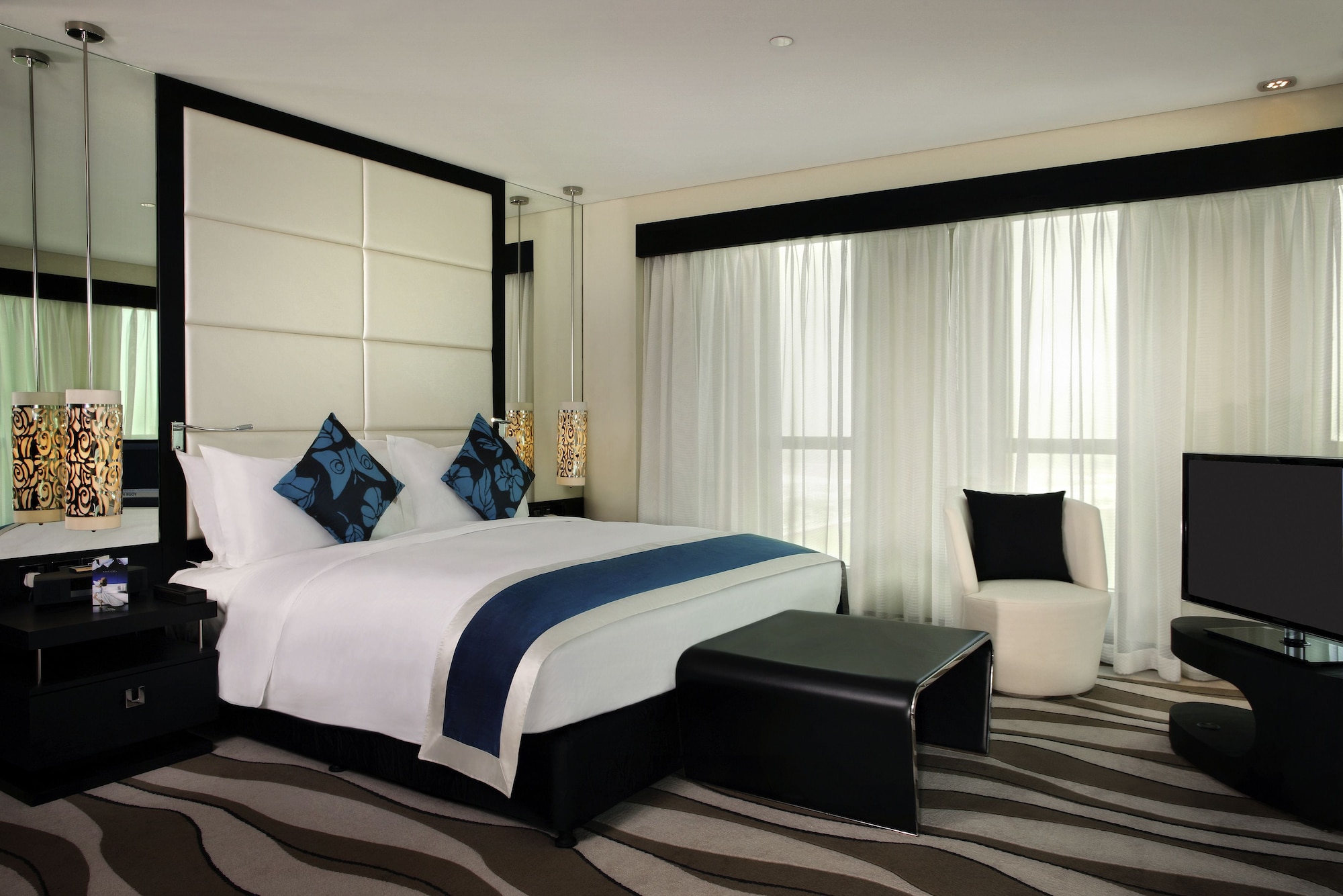 OPERA, SUITE, SEA OR CITY VIEW