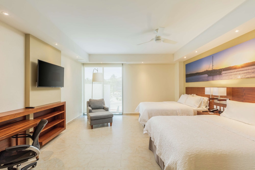 Hampton Inn and Suites by Hilton Los Cabos 16/55