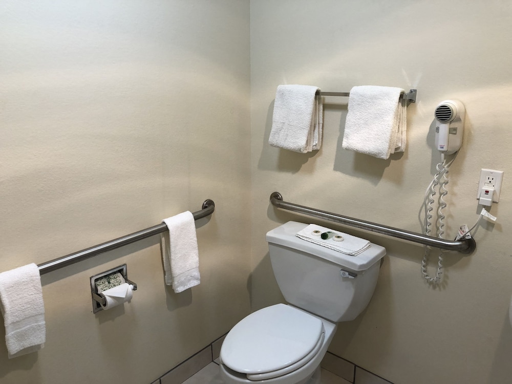 Days Inn by Wyndham Batavia Ohio 21/22