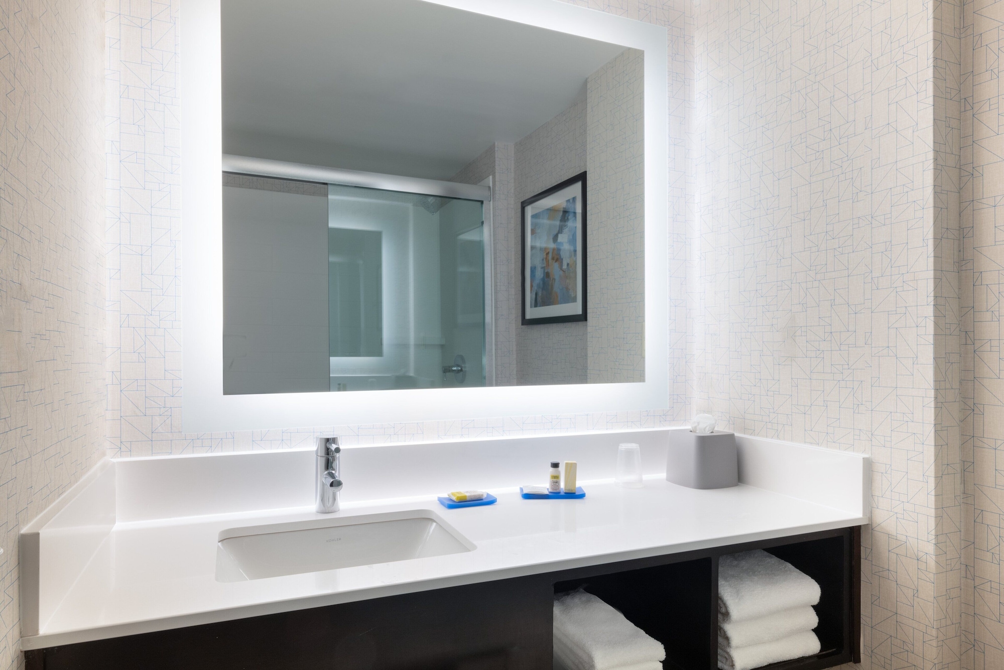 جناح بسرير فردي بمنطقة جلوس، Holiday Inn Express & Suites Boston - Cambridge 4/4