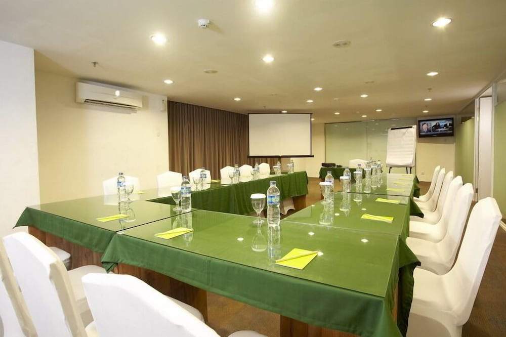 Whiz Hotel Pemuda Semarang 18/44