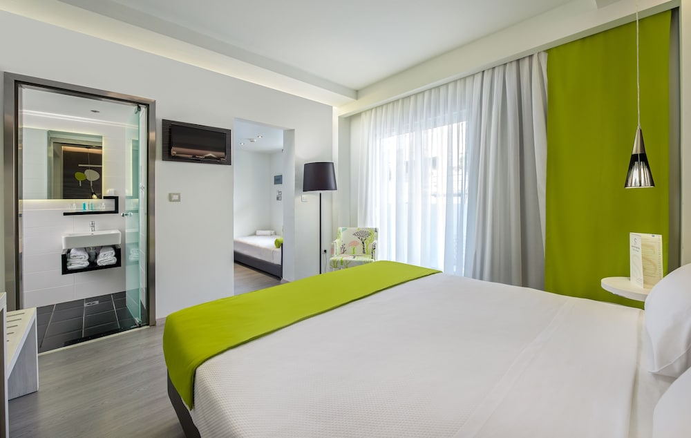 ROOM, TRIPLE