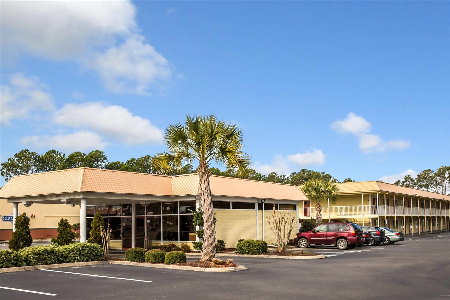 Rodeway Inn and Suites Wilmington North 26/28