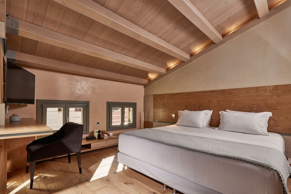 GRAND, MASTER, HARBOUR, SUITE, SEA VIEW, BALCONY
