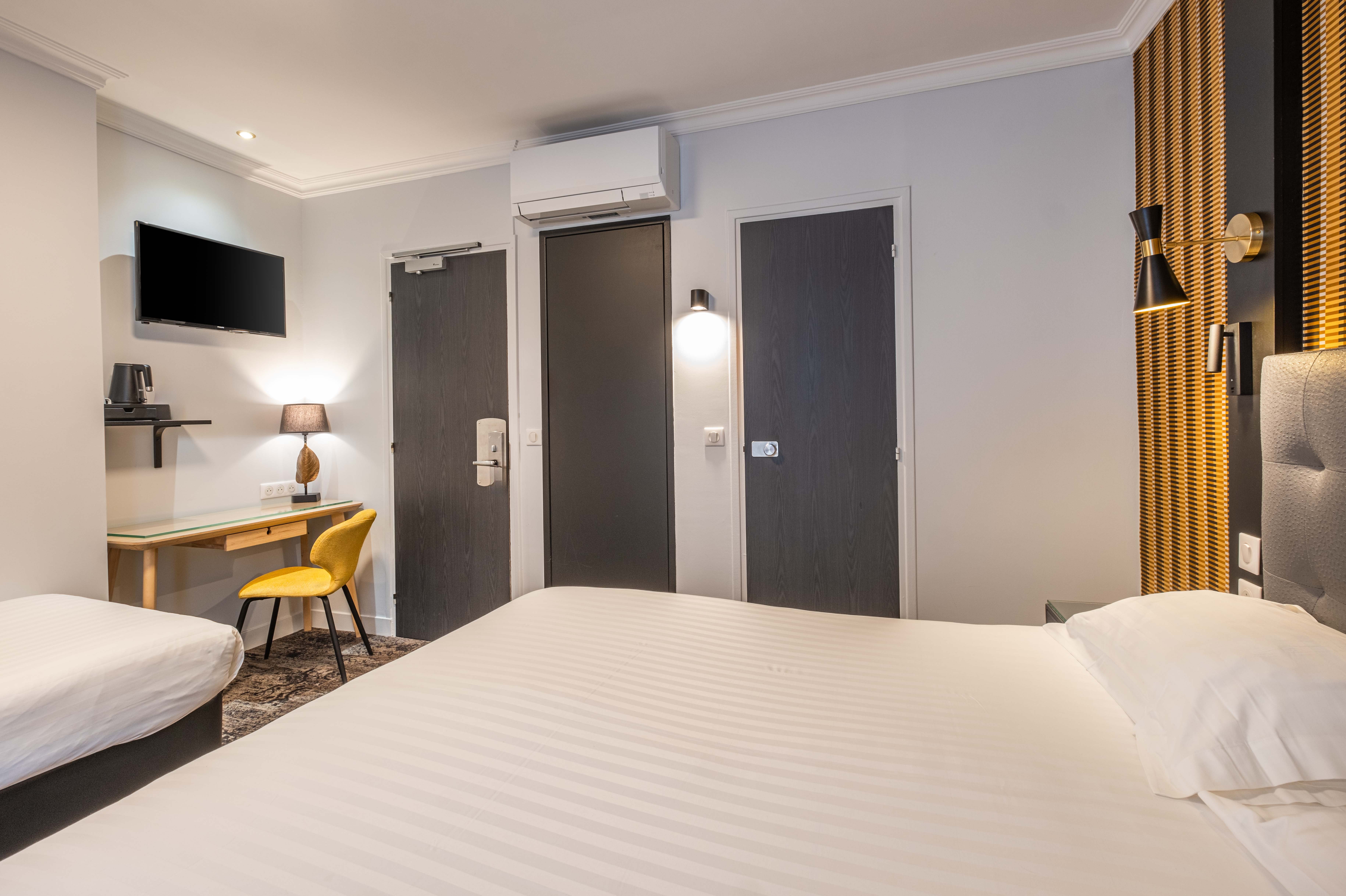 Marena Hotel 11/75