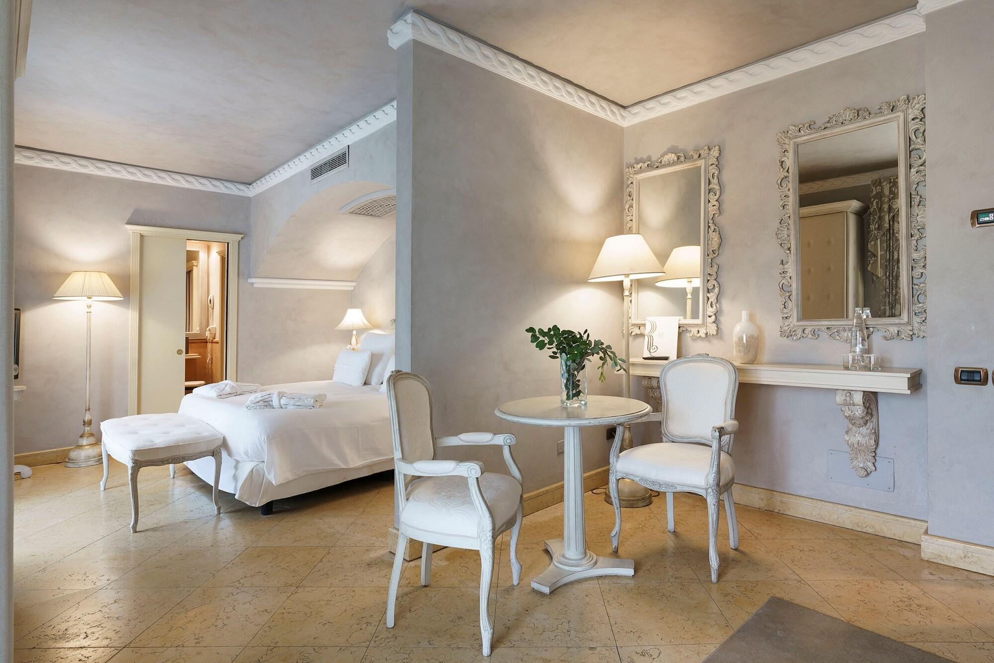 جناح فاخر بشرفة، Romano Palace 2/6