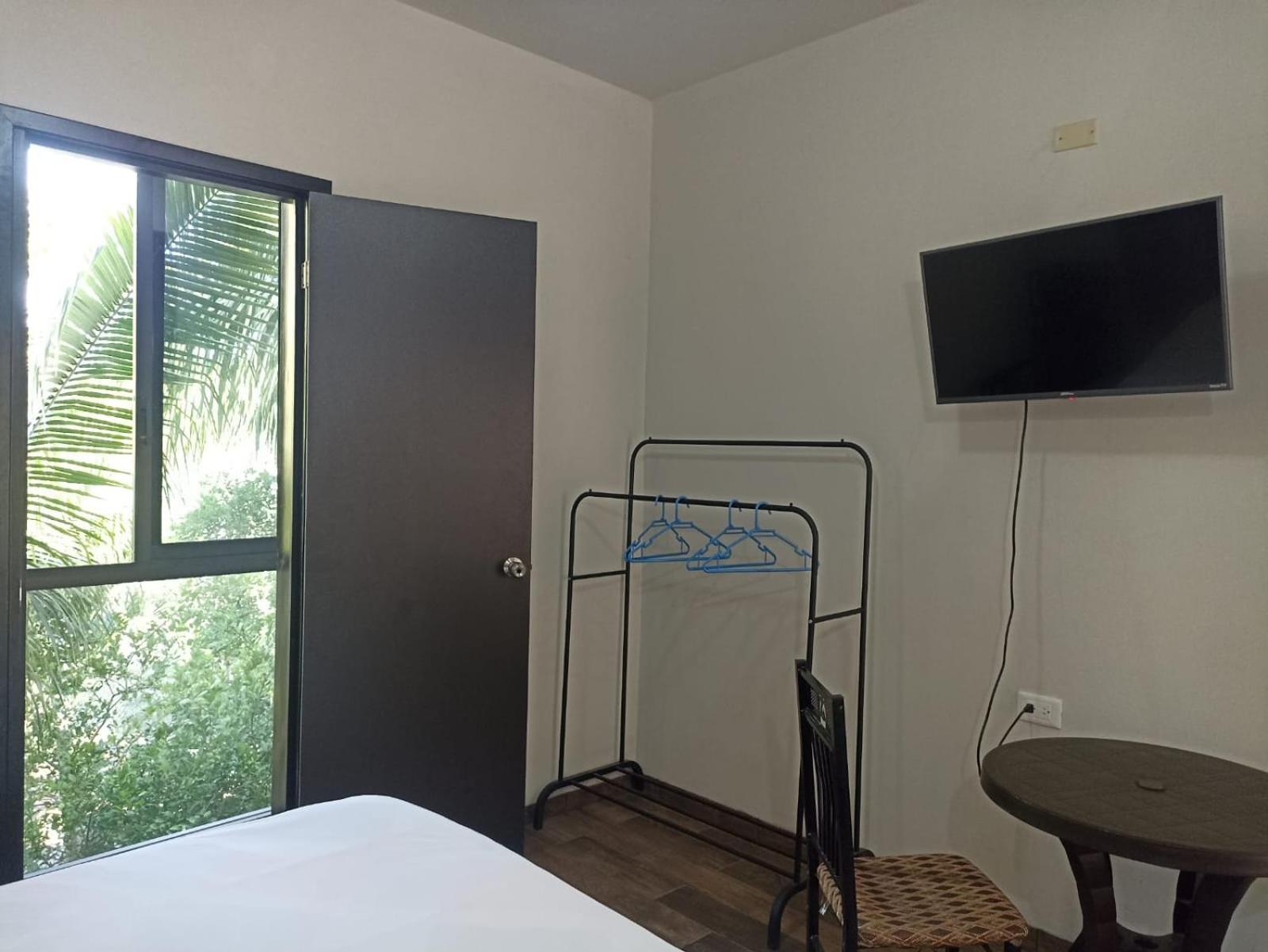 Hostal 230 23/38