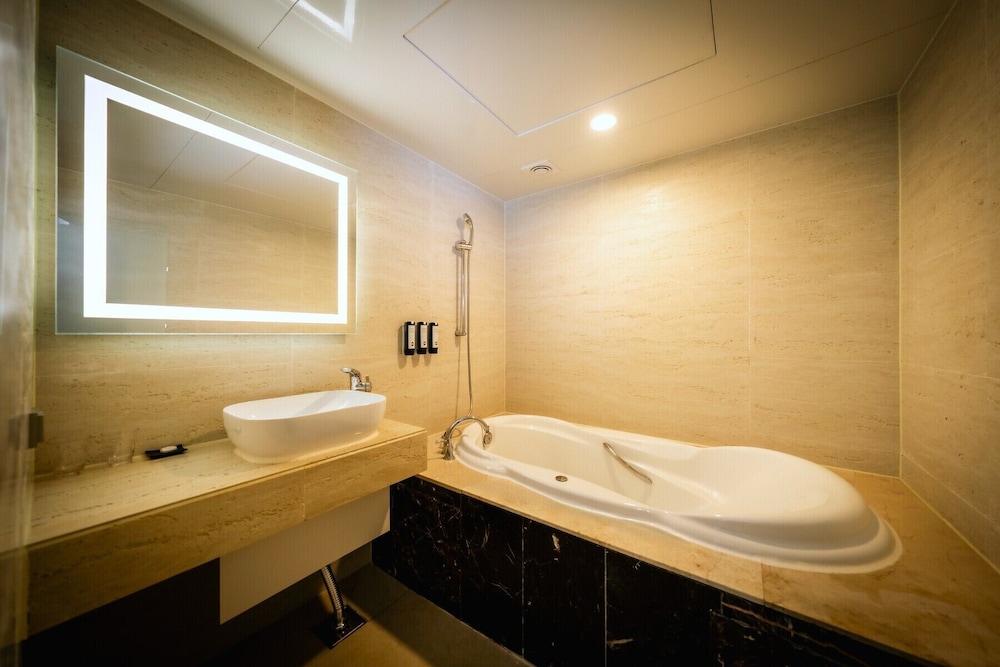 Arban City Hotel 48/50