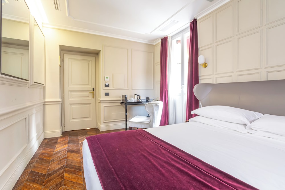 ROOM, QUADRUPLE