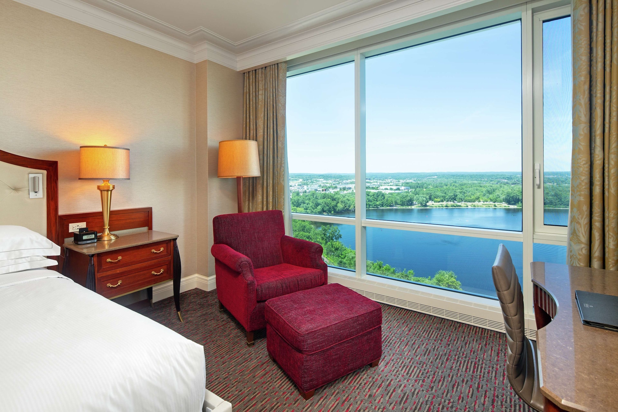غرفة كلاسيكية بسرير كينج، Hilton Lac Leamy 4/7