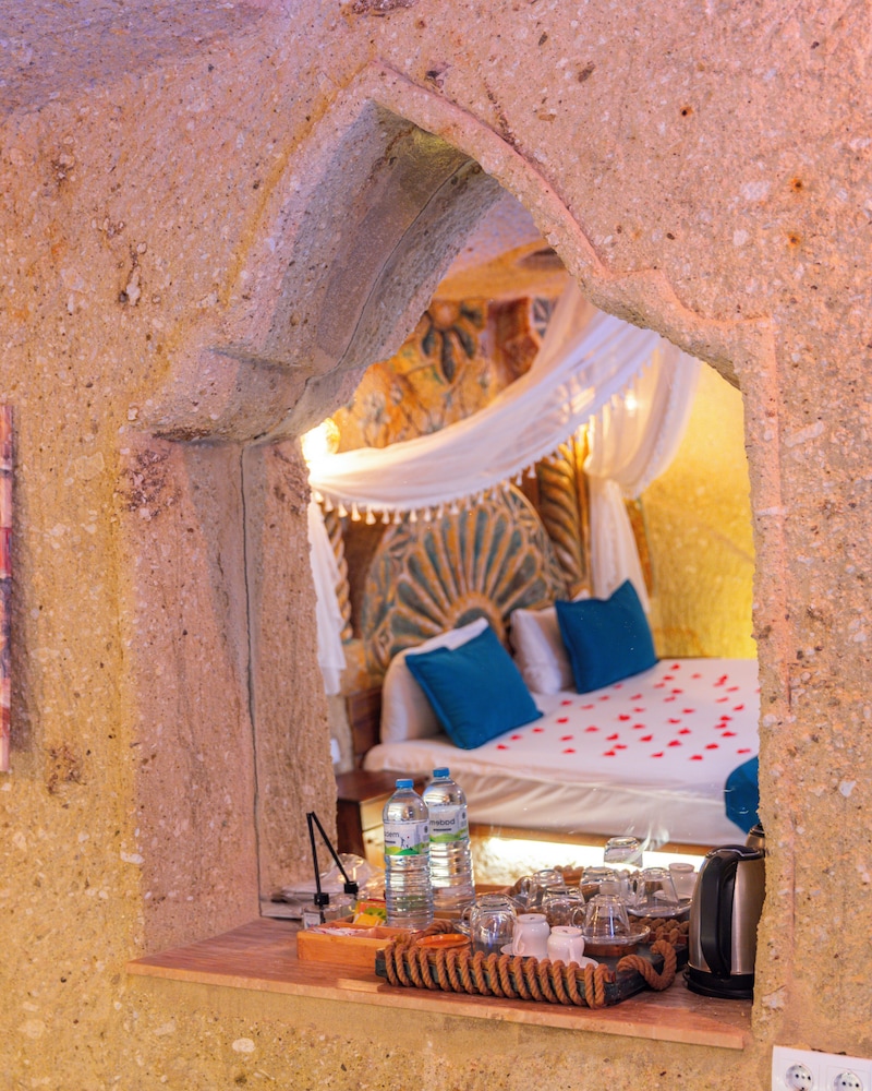 Bayar Cave Suite 57/60