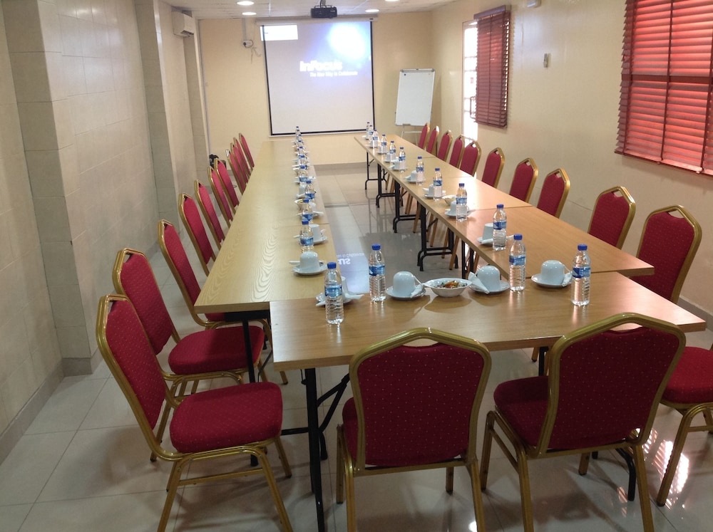 Adis Hotels Ibadan 24/32