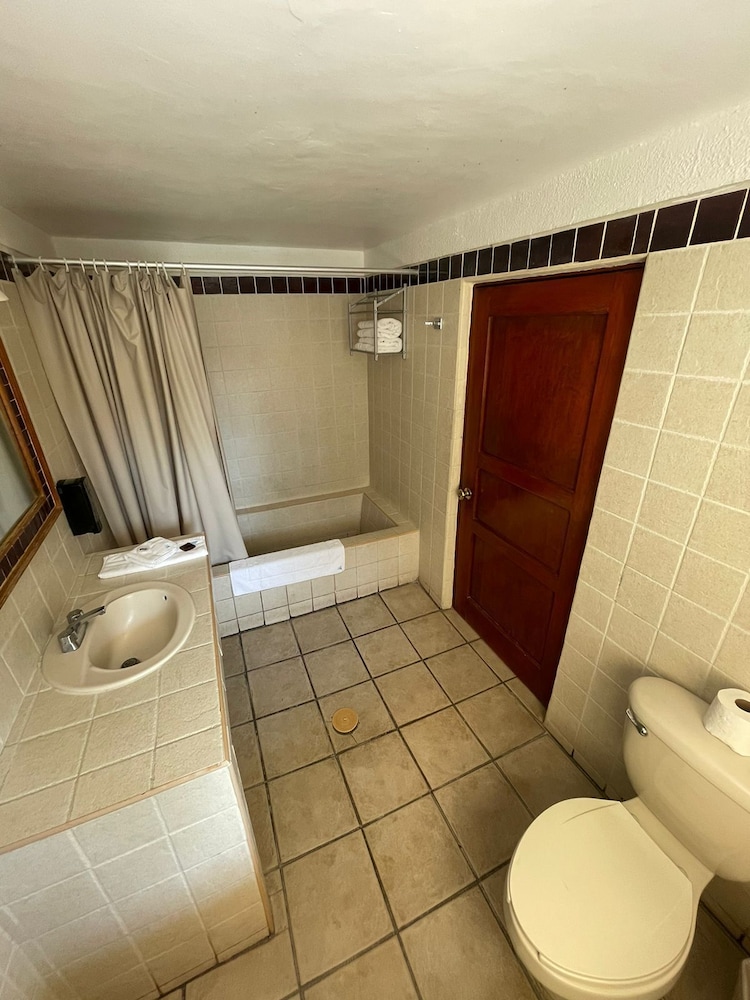 Hotel Balneario San Juan Cosalá 36/37