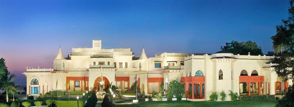 Noor Us Sabah Palace 1/45