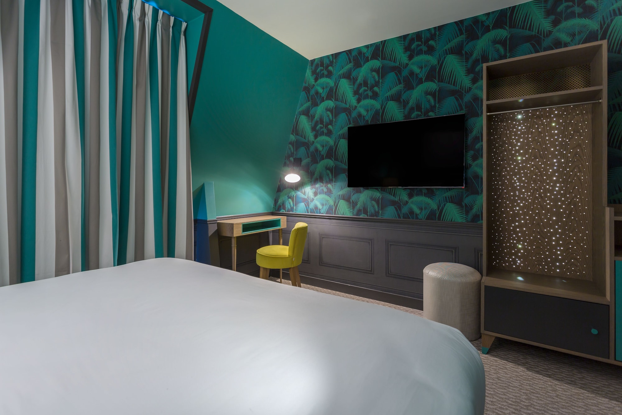 DELUXE, DOUBLE BED
