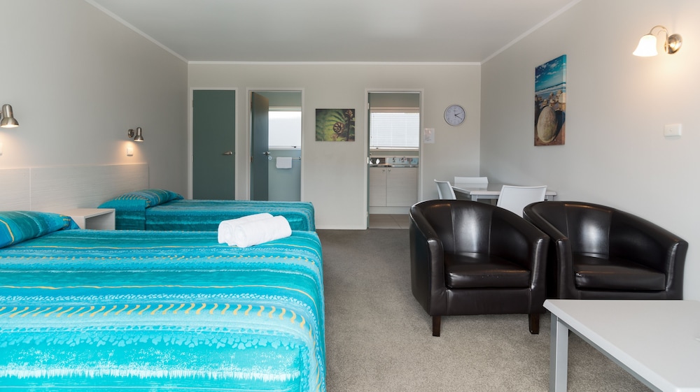 Averill Court Motel 14/63