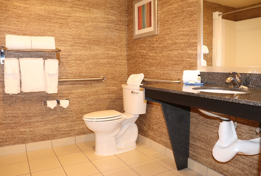 Holiday Inn Express Port Hueneme 14/38