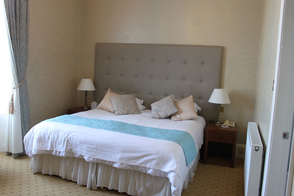 Mackays Hotel Wick 12/50