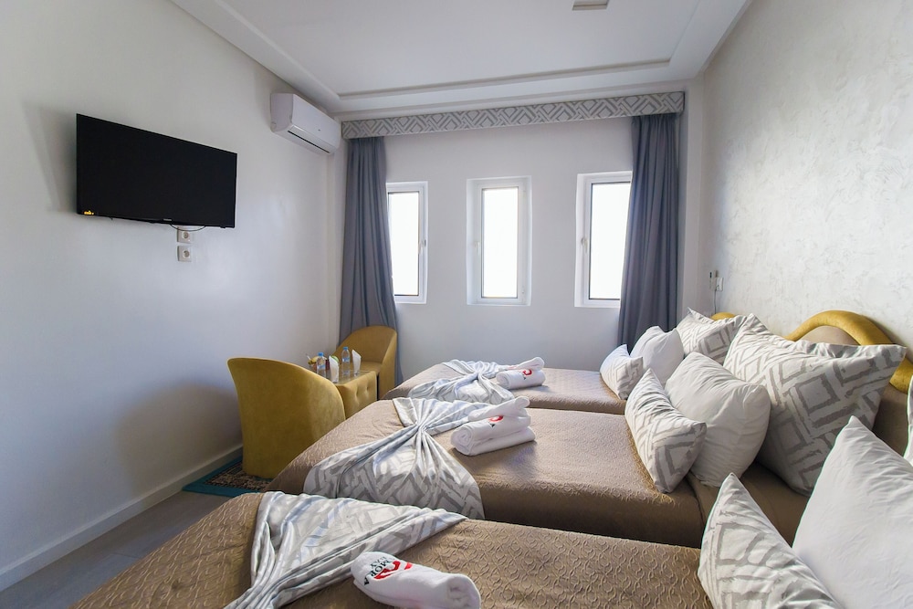 HOTEL MAMORA 53/72