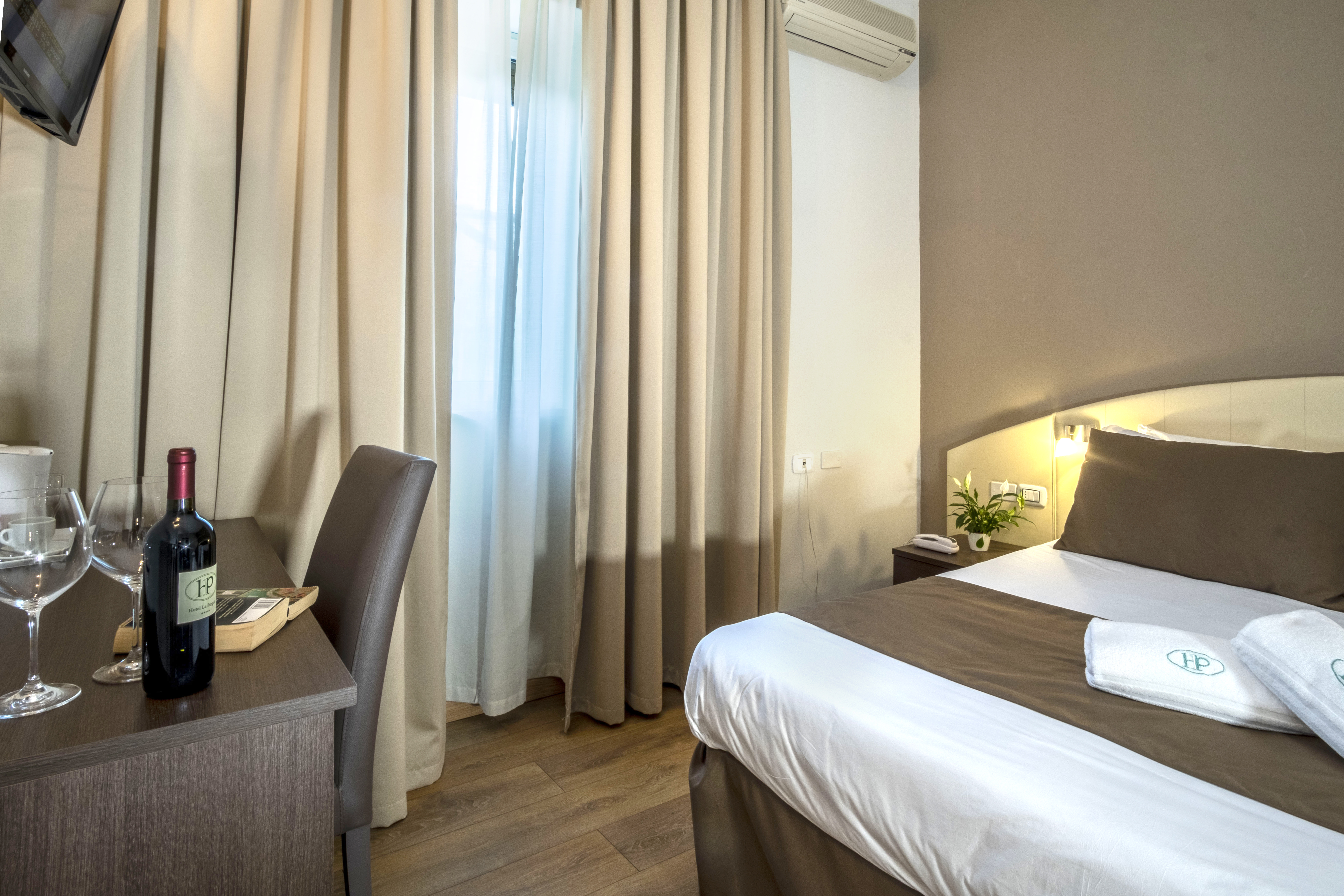غرفة قياسية بسرير مزدوج أو سريرين منفصلين، Hotel La Pergola Sorrento 3/6