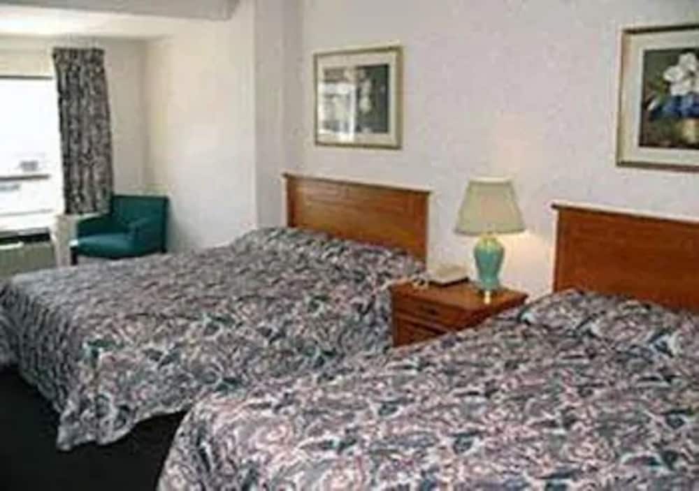 Econo Lodge By The Falls 10/24