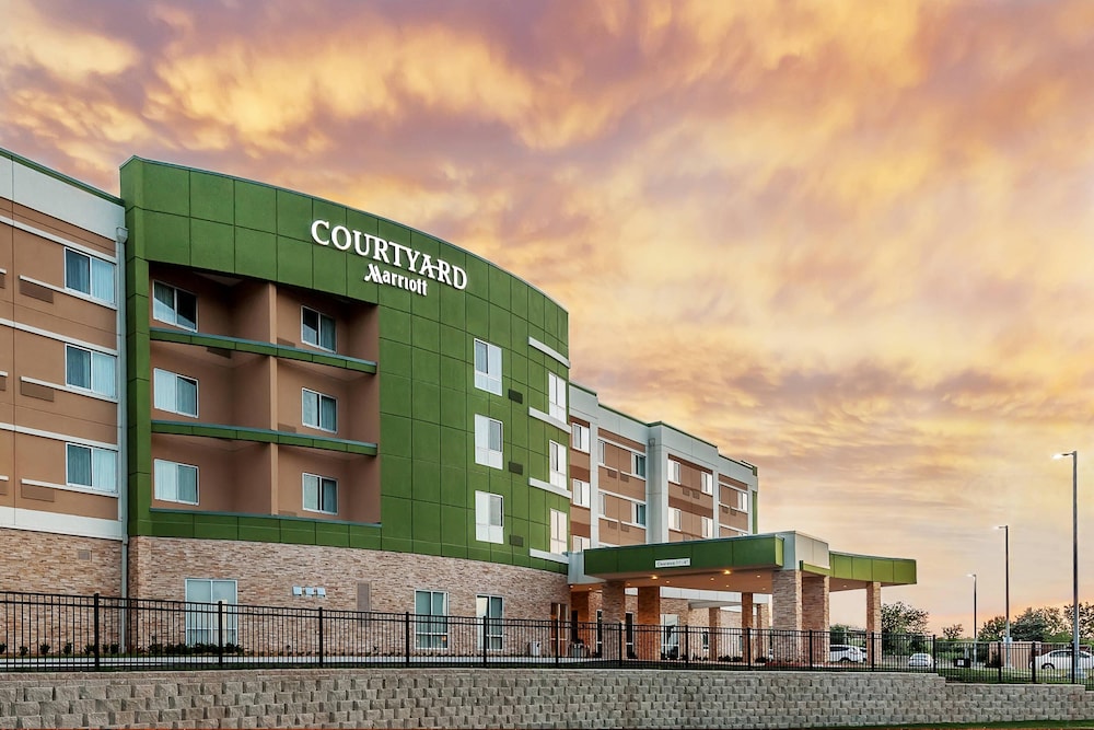 Courtyard Ardmore 5/45
