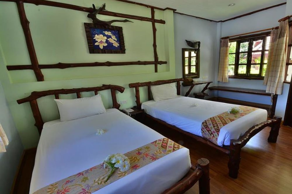 Alongkot Beach Resort Khanom 12/30