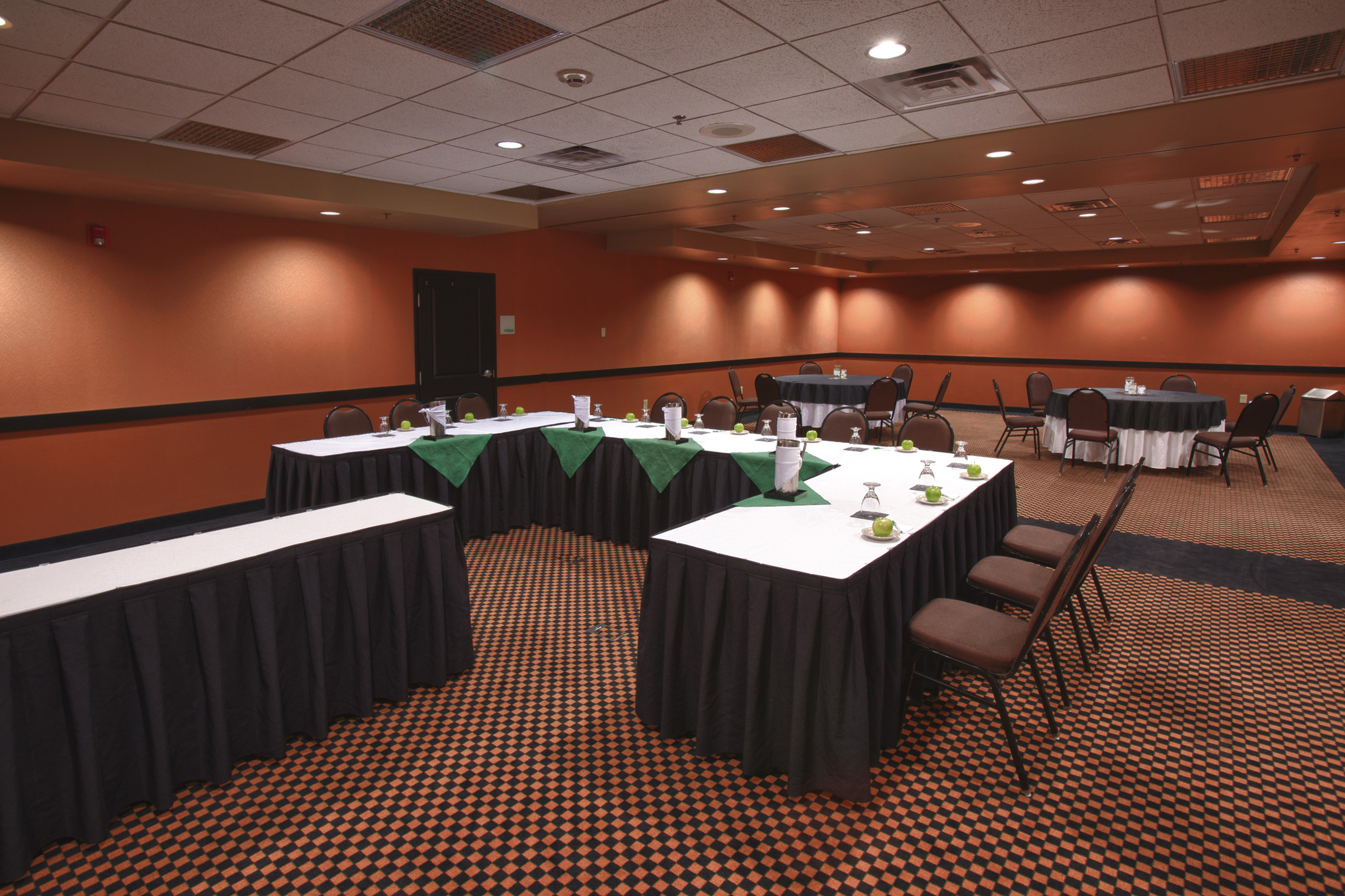 Holiday Inn Hotel Suites St Paul Ne Lake Elmo 70/80