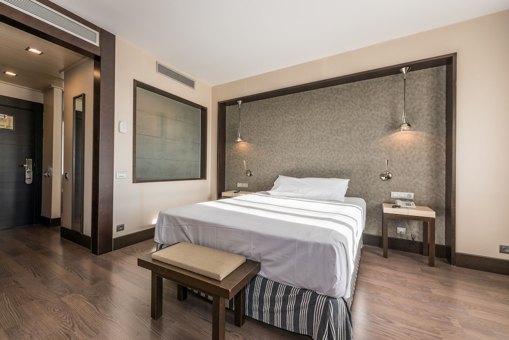 Mercader Hotel 15/50