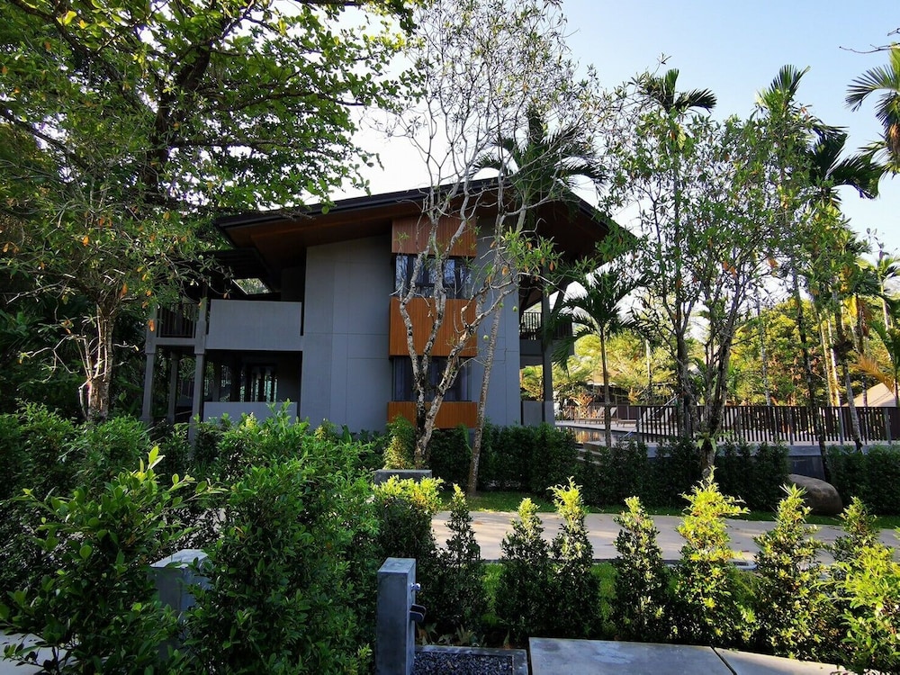 Khaolak Wanaburee Resort in TAKUA PA