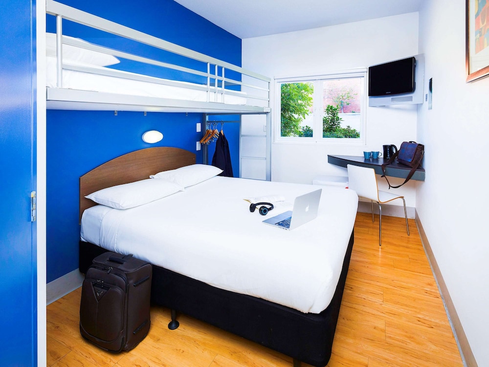 IBIS BUDGET PERTH AIRPORT 27/63