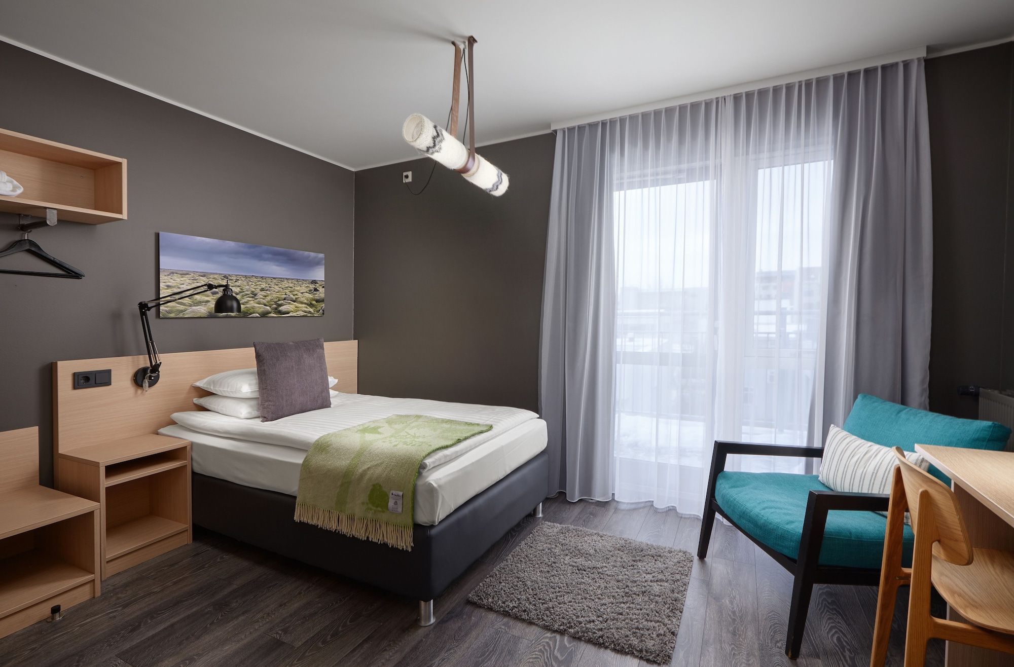 ROOM, SINGLE