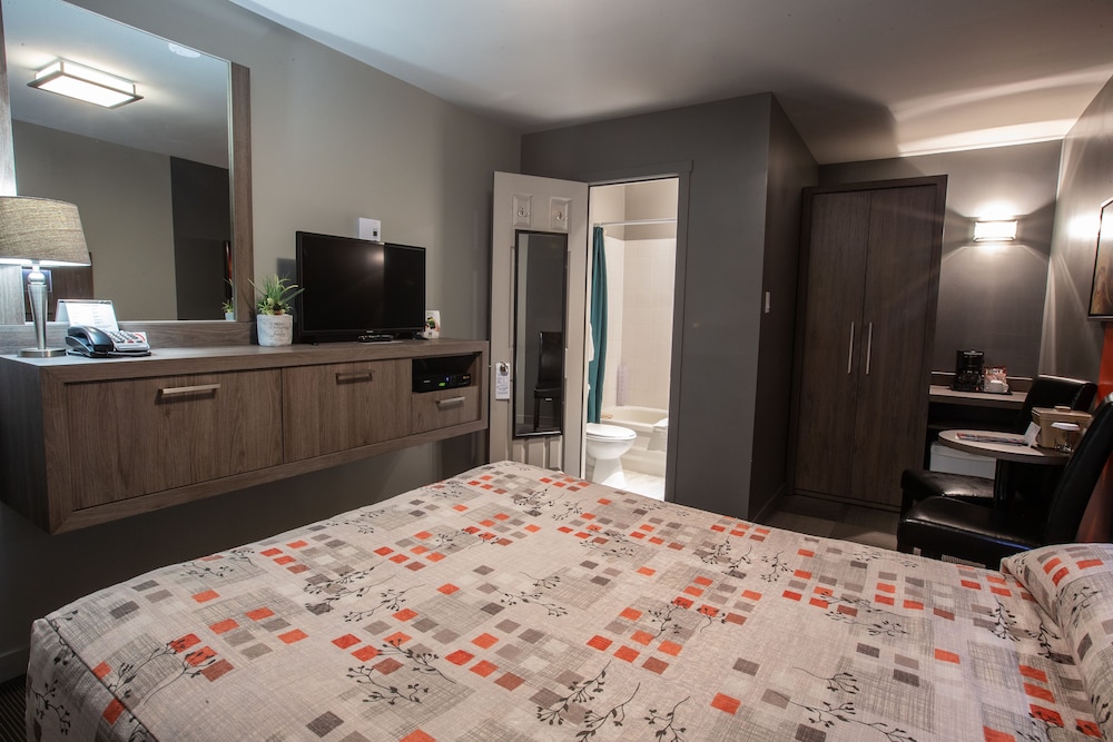 HOTEL MOTEL LE CHATEAUGUAY 6/26