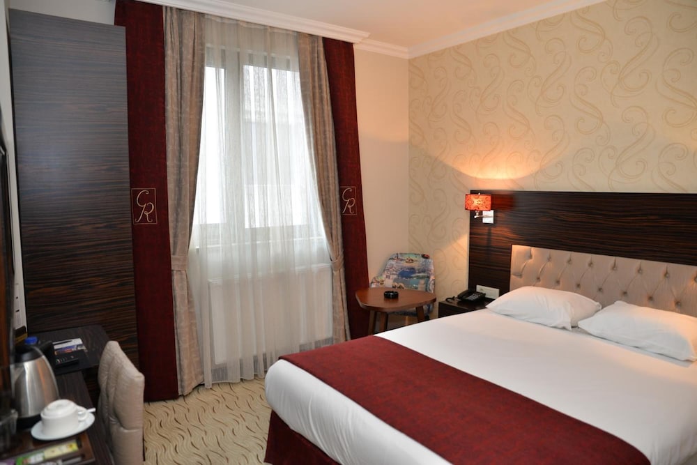 Golden Siyav Hotel 18/75