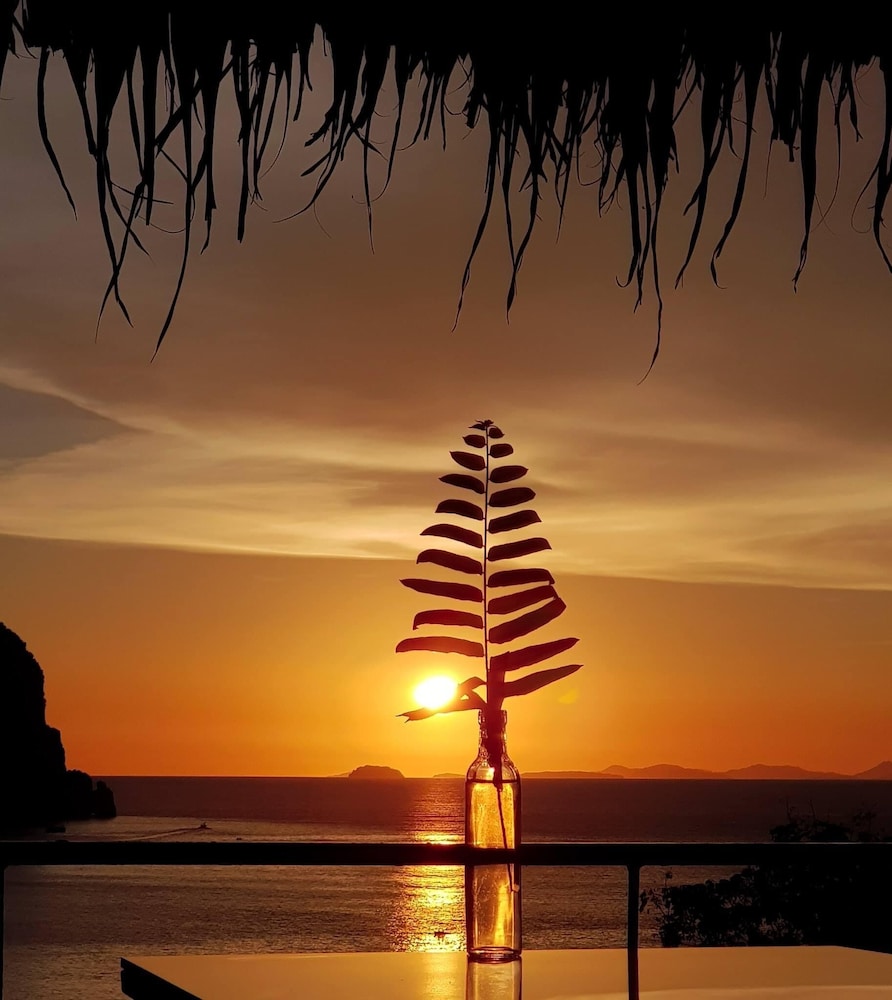 PHI PHI SEA SKY RESORT 61/66