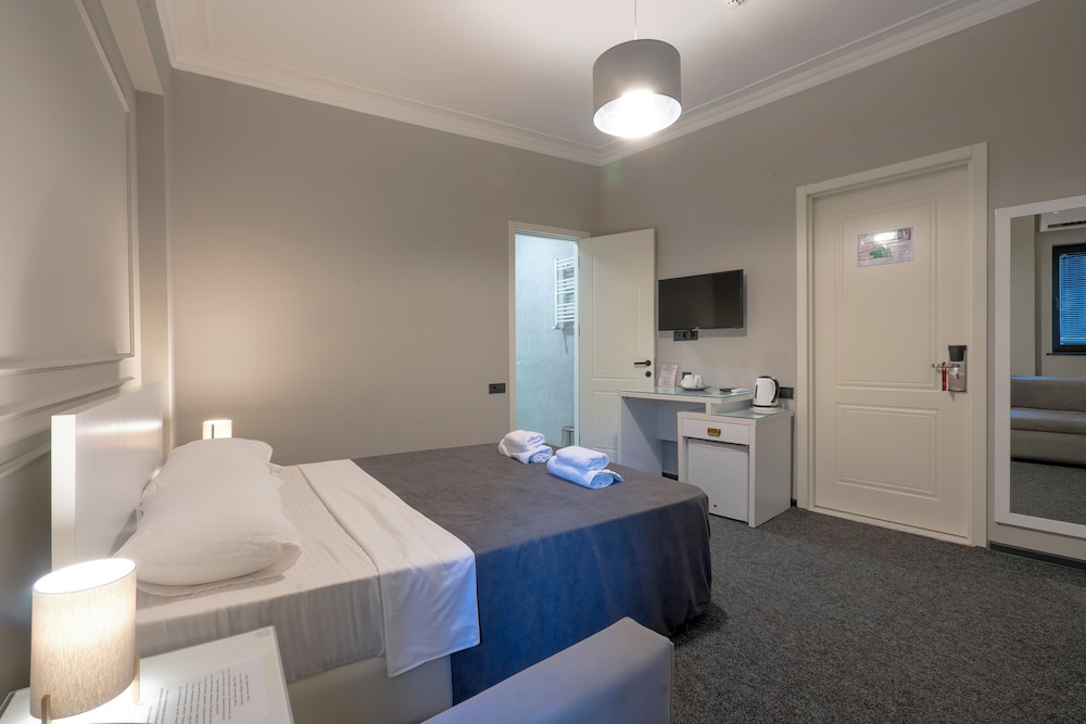 Hotel Piazza 11/50