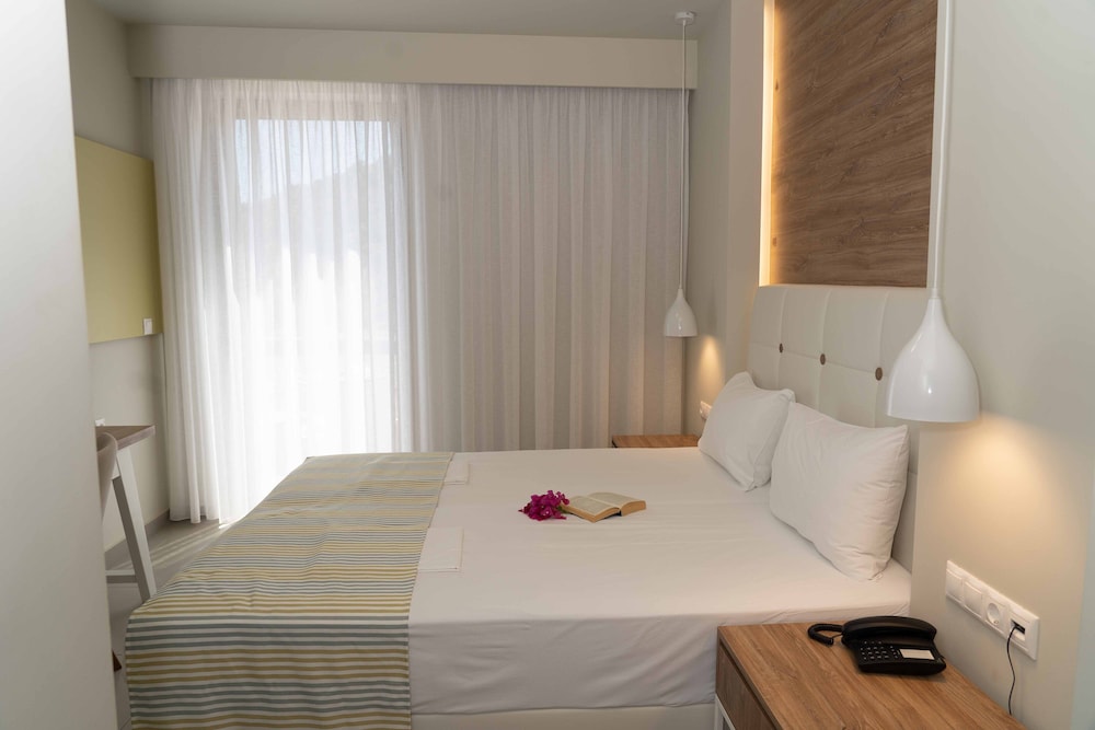 Fevro Hotel 6/27