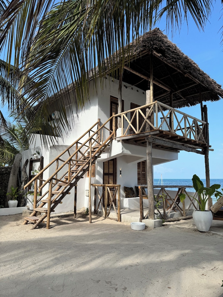 Mango Beach House 35/50