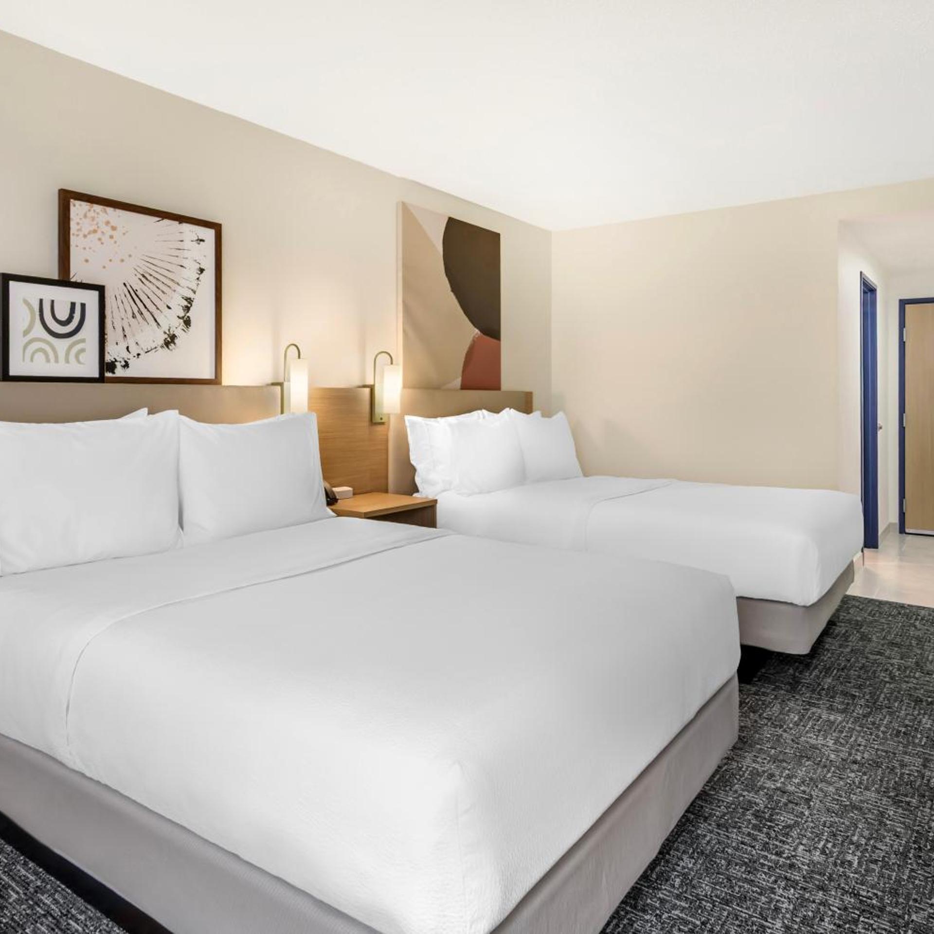 Room, King Bed, 2 Queen Beds, Accessible