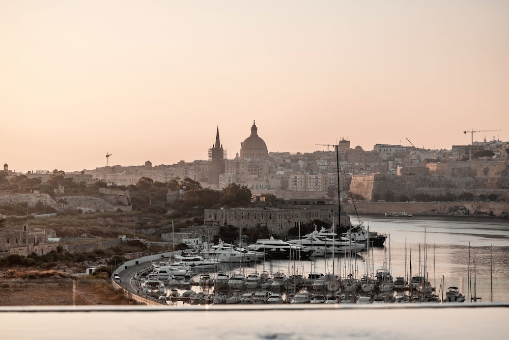 Grands Suites Hotel Residences & Spa 40/50
