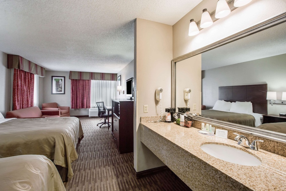 Quality Inn & Suites Lawrence - University Area 18/39