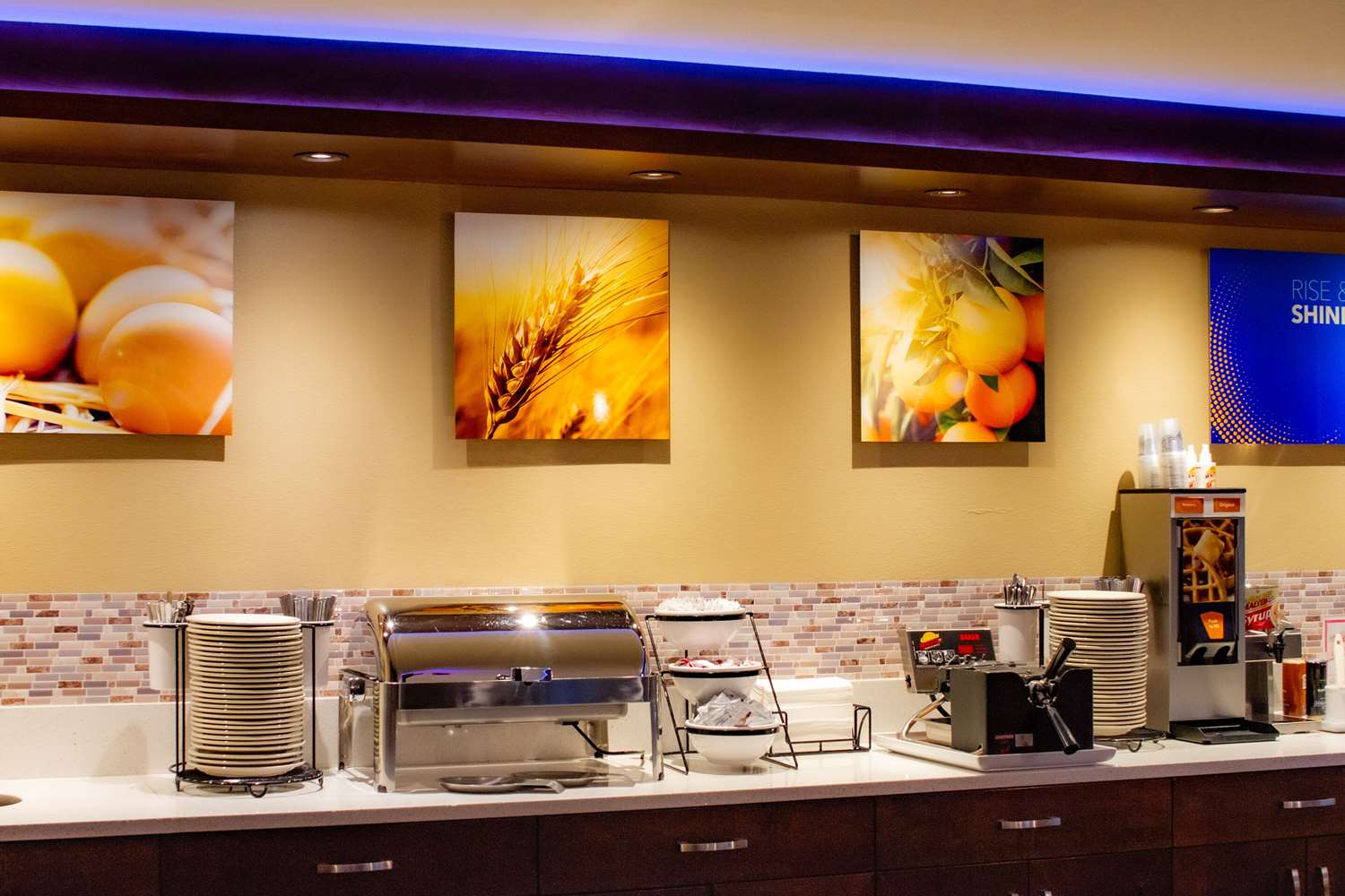 Comfort Inn & Suites Vancouver Downtown City Center 24/48