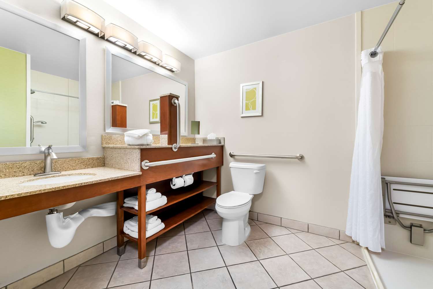 غرفة بسرير كينج لذوي الإعاقة، Comfort Inn At Buffalo Bill Village Resort 4/4