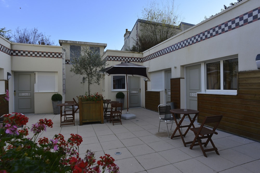 Qualys Hotel Almoria 11/75