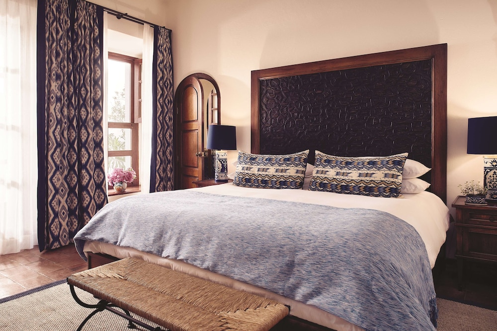 Deluxe, King Bed