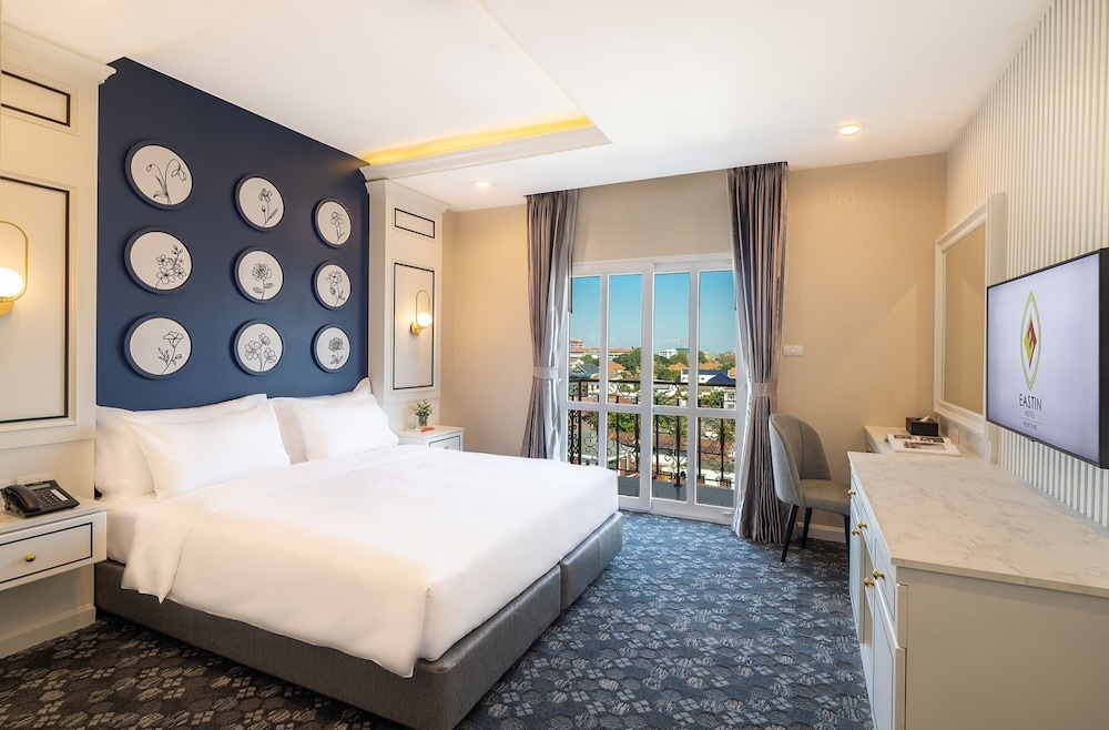 SUPERIOR, DOUBLE BED, CITY VIEW