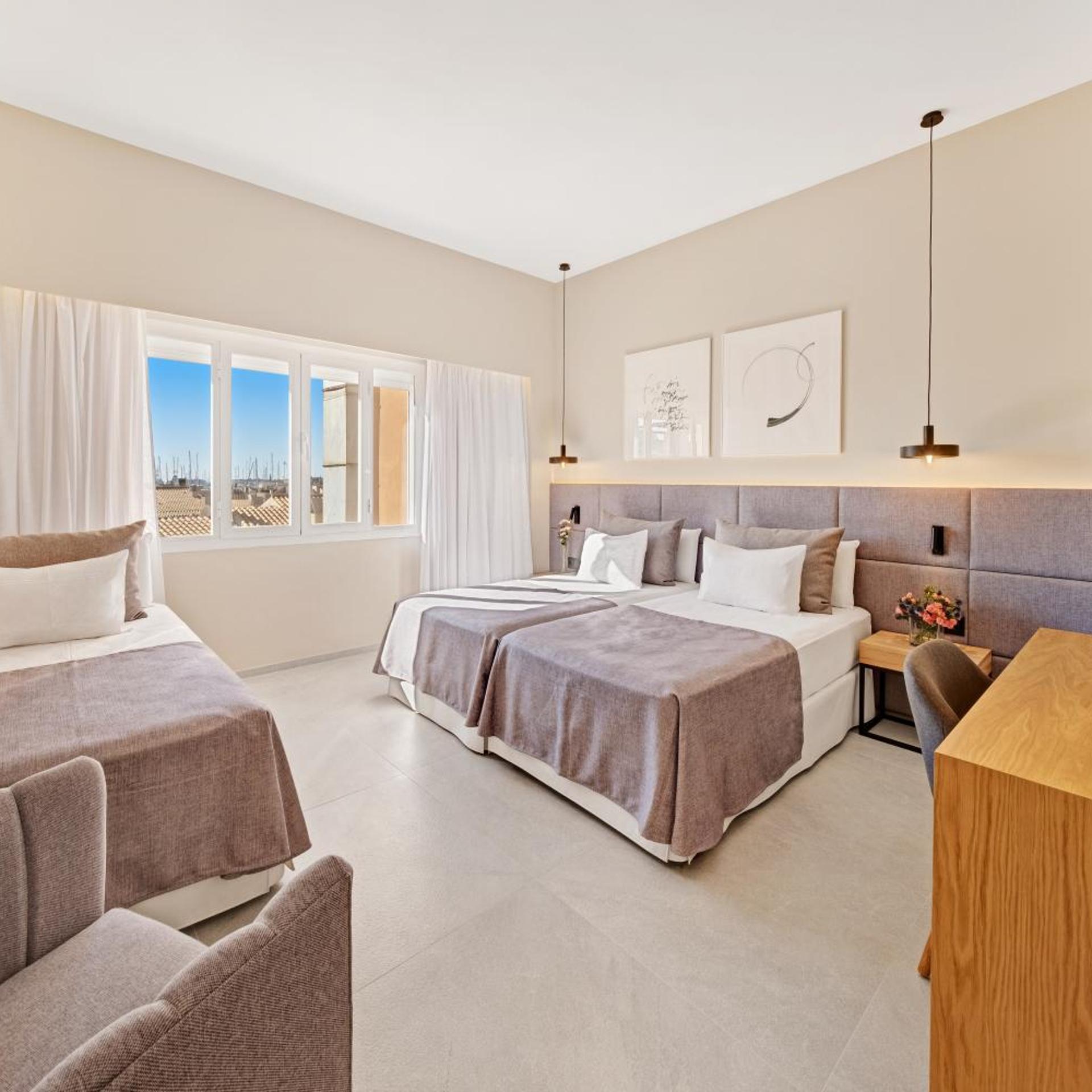 ROOM, TRIPLE