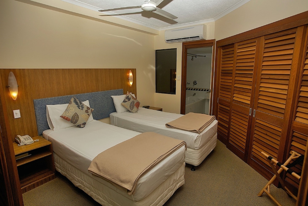 Silkari The Pavilions Port Douglas 15/65